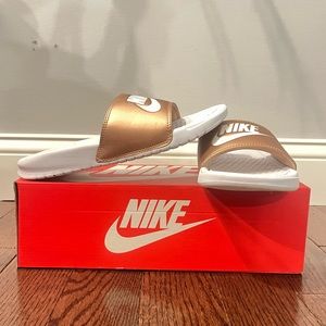 Women’s Nike Slides/Sandals (Benassi JD) W5